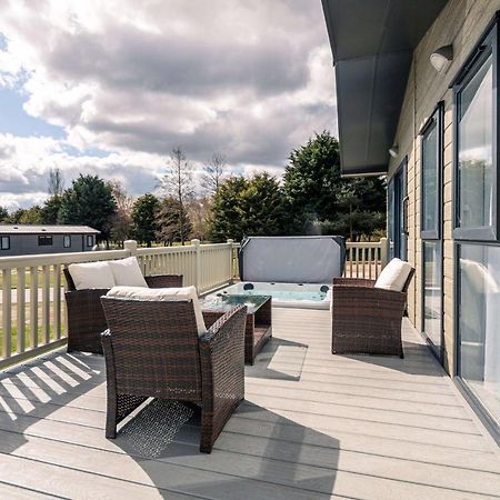 Ashworth Lodge With Hot Tub Barmby on the Moor Kültér fotó